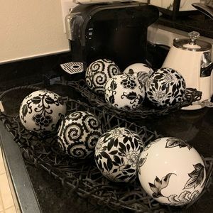 Black and white decor